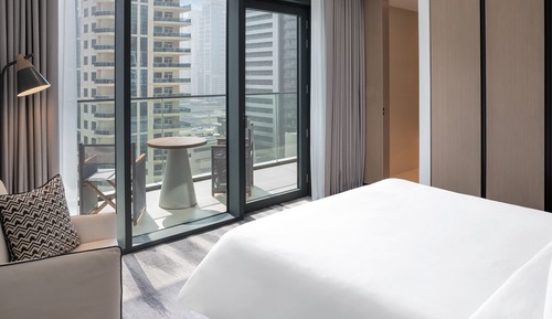 Deluxe Room, 1 King Bed, City View