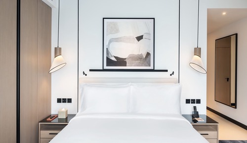 Deluxe Suite, City View