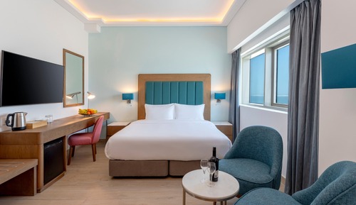 Deluxe Room, 1 King Bed, City View