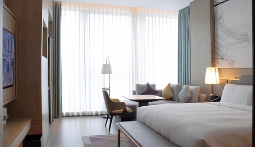 Deluxe Room, 1 King Bed, Non Smoking, City View