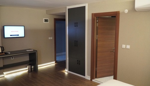 Economy Room