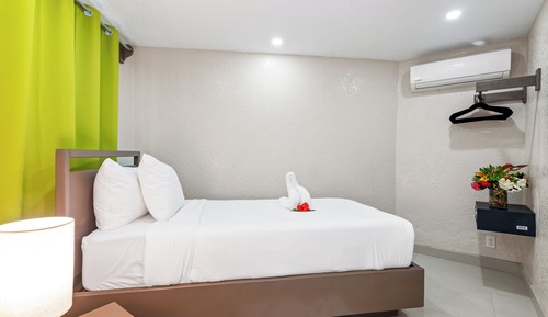 Suite, 2 Bedrooms, Courtyard View