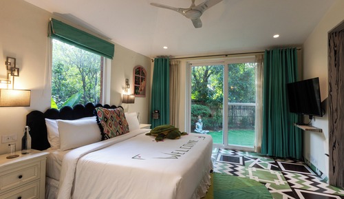 Garden Suite, 1 King Bedroom, Private Garden