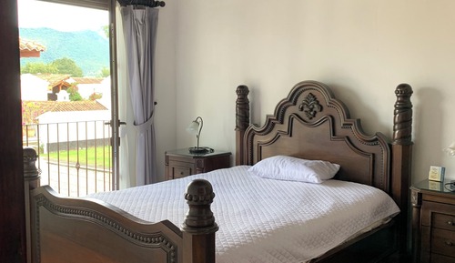 Deluxe Room, 1 Queen Bed, Garden View