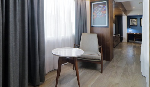 Room, 1 King Bed, Corner