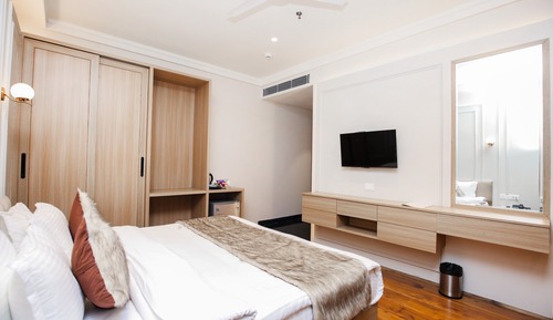 Club Room, City View