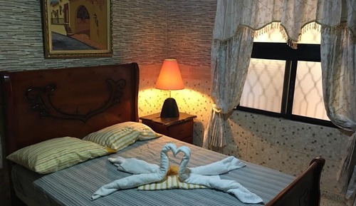 Economy Single Room, 1 Queen Bed, Roll-in Shower
