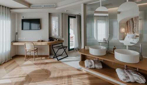 Deluxe Suite