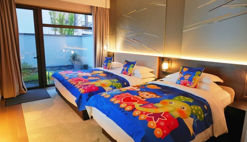 Family Room (Miao Qu)