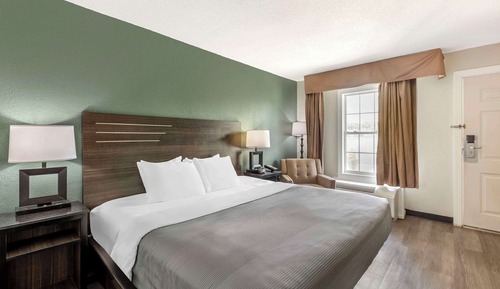 Standard Room, 1 King Bed, Non Smoking