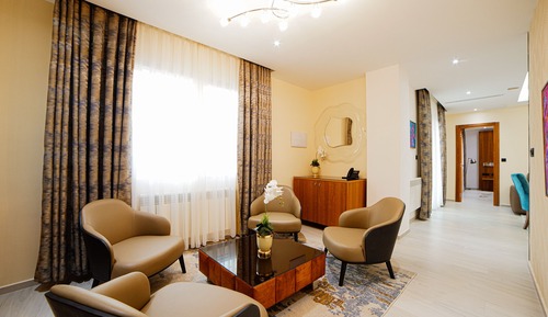Senior Suite
