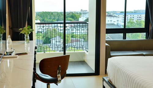 Deluxe Corner with River View