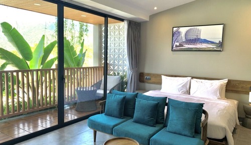 Suite, Balcony, Mountain View