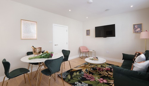 City Apartment, Private Bathroom