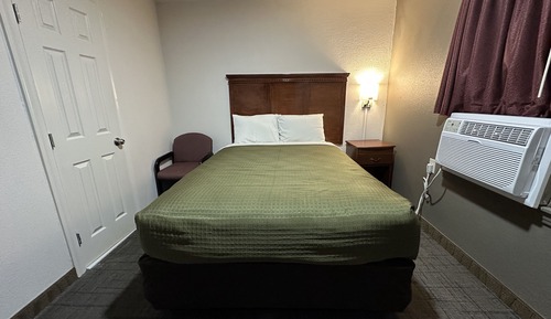 Basic Single Room, 1 Queen Bed, Non Smoking