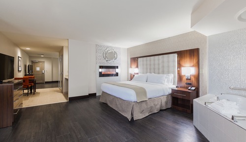Suite, 1 King Bed with Sofa bed, Accessible Bathtub (Communications)