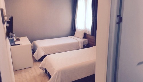 Twin Room (Non-Korean Nationals Only)