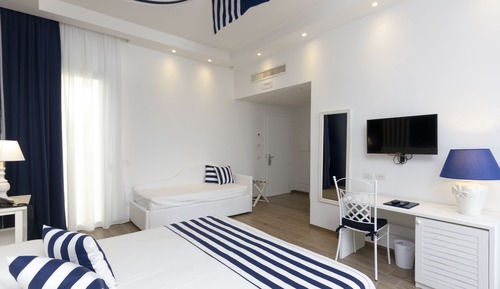 Junior Suite, 1 King Bed, Hot Tub