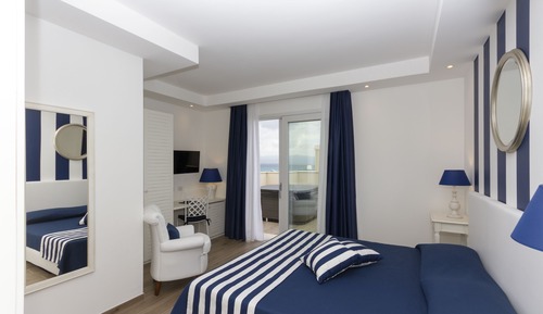 Deluxe Double Room, 1 King Bed, Hot Tub