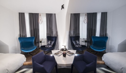 Magic Suite with suspended bed and Spa Access