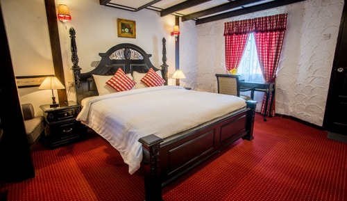 Raffles Suite