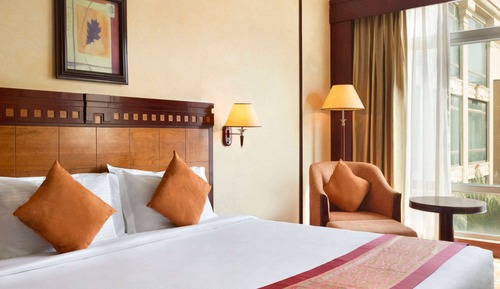 Classic Room, 1 King Bed, Smoking