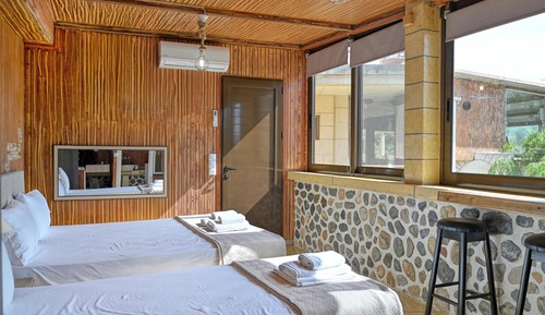 Basic Apartment, Multiple Beds