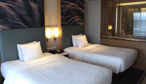 Room, 2 Twin Beds, Non Smoking, Pool View (Balcony)