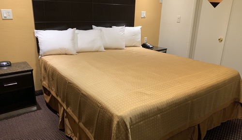 Standard Room, 1 King Bed