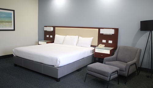 Suite, 1 King Bed, Non Smoking, Kitchenette