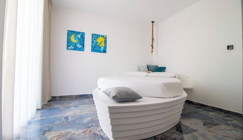 Deluxe Room, 1 King Bed, Garden View, Tower