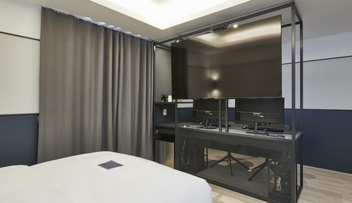 Room (Premium with PC (2 High Performing PC)