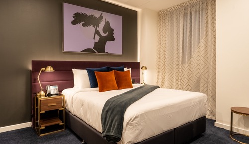 Studio, 1 King Bed, Accessible