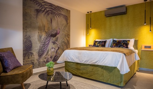 Family Master Suite with Pool