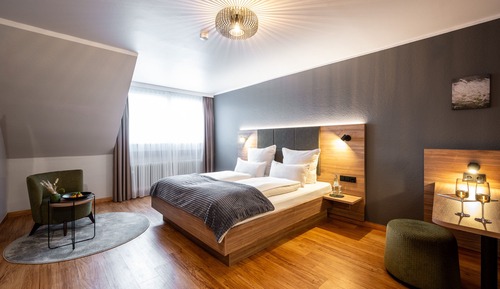 Superior Room, 1 King Bed, Garden View