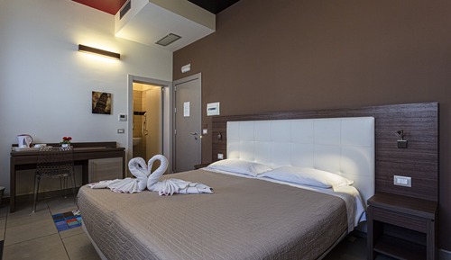 Standard Room, 1 King Bed, City View