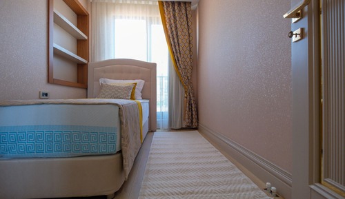 Junior Condo
