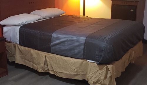 Basic Single Room, 1 King Bed, Smoking