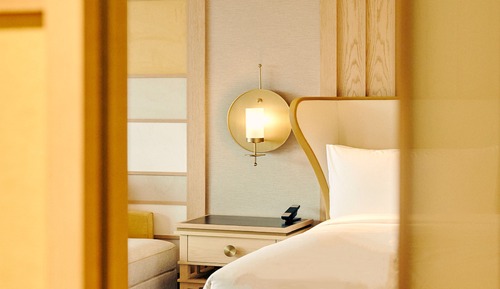 Premium Room, 1 King Bed, Balcony