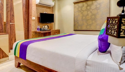 Club Room, 1 King Bed