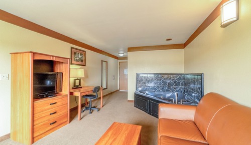 Suite, 1 King Bed, Non Smoking (Jacuzzi Tub)