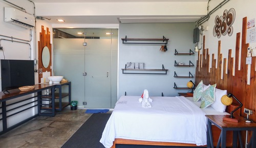 Deluxe Room, 1 Queen Bed, Balcony, Sea View