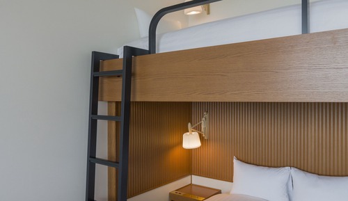 Bunk bed Room No-pets allowed/1off-site parking lot