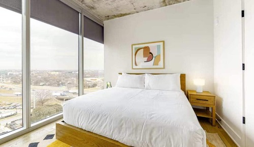 Luxury Condo, 1 King Bed with Sofa bed, City View