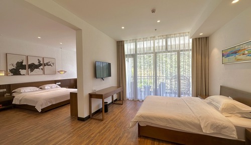 Senior Studio Suite