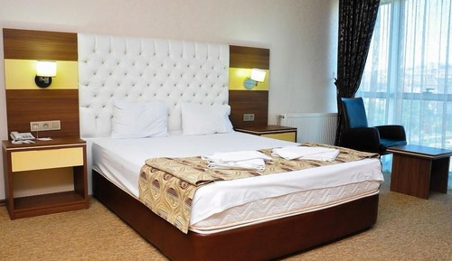 Deluxe Suite, Balcony, City View