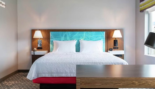 Room, 1 King Bed, Refrigerator & Microwave