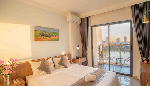 Superior King Balcony River View
