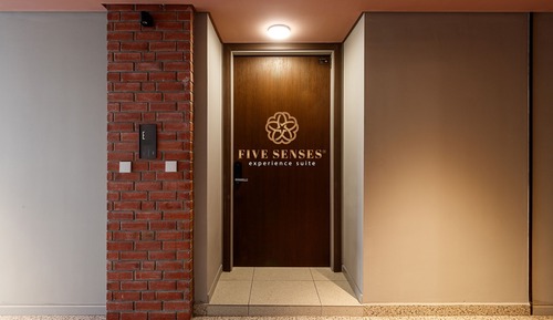 Signature Double Studio