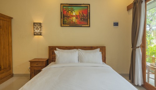 Deluxe Double Room (Near Street)